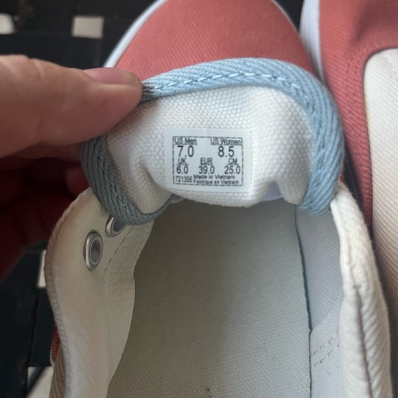 Vans, Womens size 8.5, mens 7. Cream colored with light and dark pink patches - Picture 4 of 4